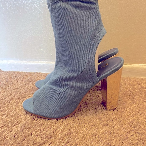 BAMBOO Chic Blue Jean and Gold Heeled Boots with Asymmetrical Design
💥Like New💥 - Picture 11 of 13
